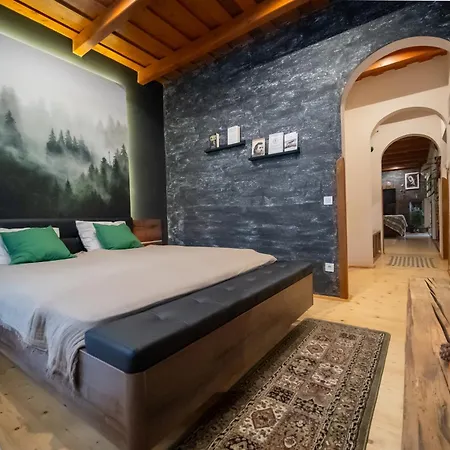 Foxforest Vendeghaz زلاكاروس